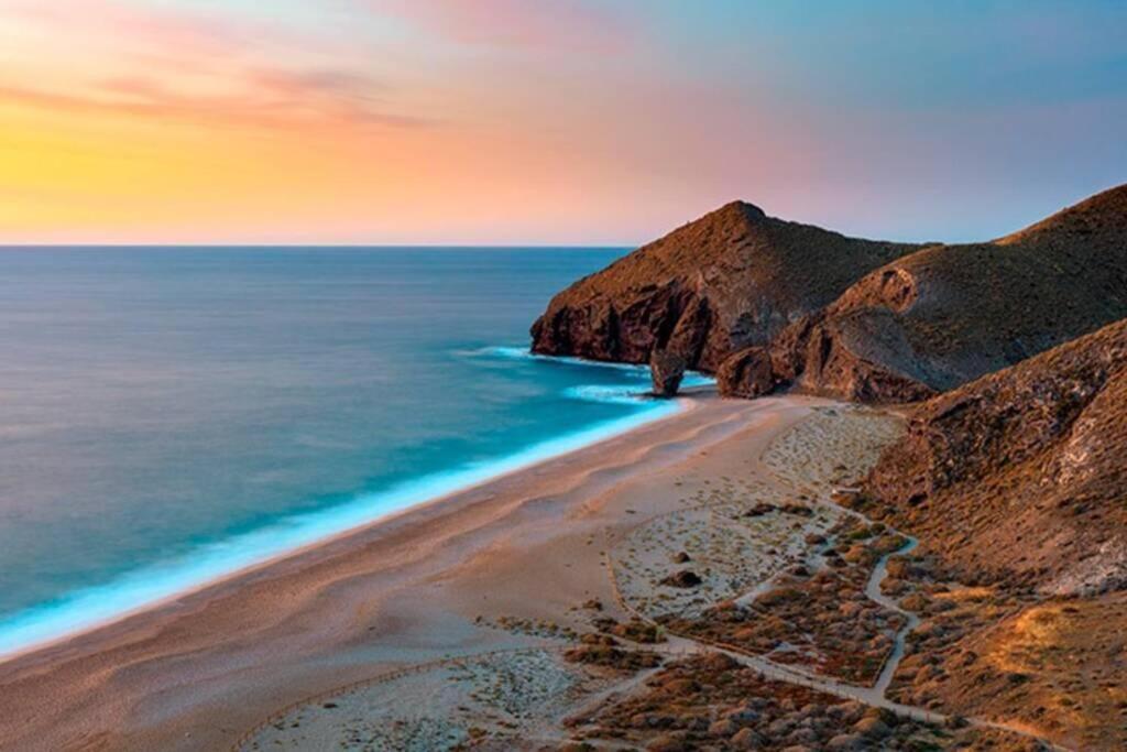 Ático con encanto en Cabo de Gata. A 100m de la playa. Carboneras Esterno foto